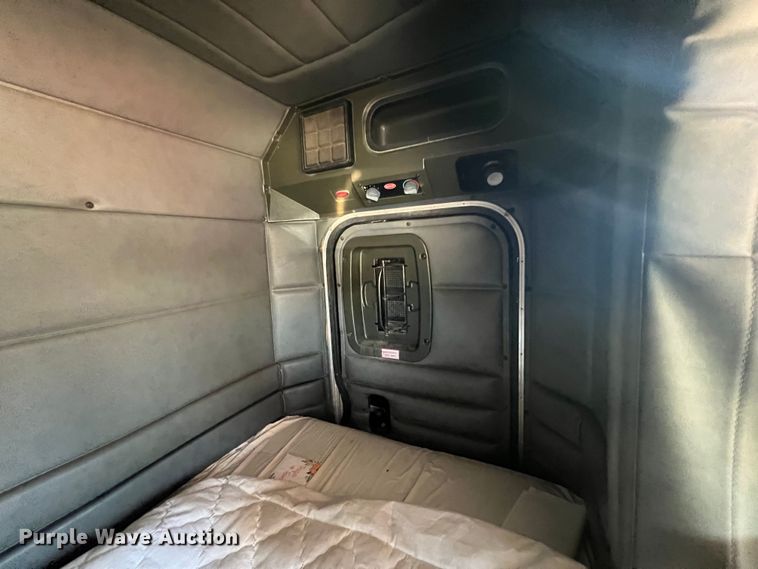 image for item JX9294 1995 Peterbilt 379  semi truck