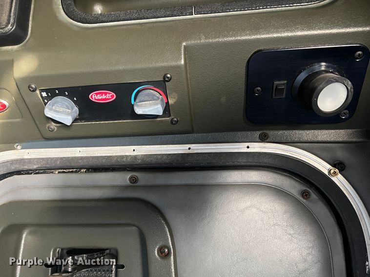 image for item JX9294 1995 Peterbilt 379  semi truck