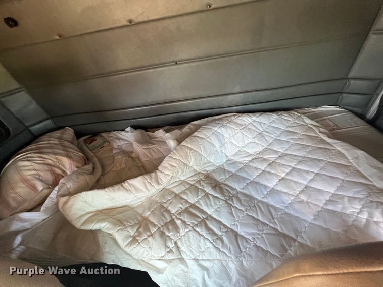 image for item JX9294 1995 Peterbilt 379  semi truck