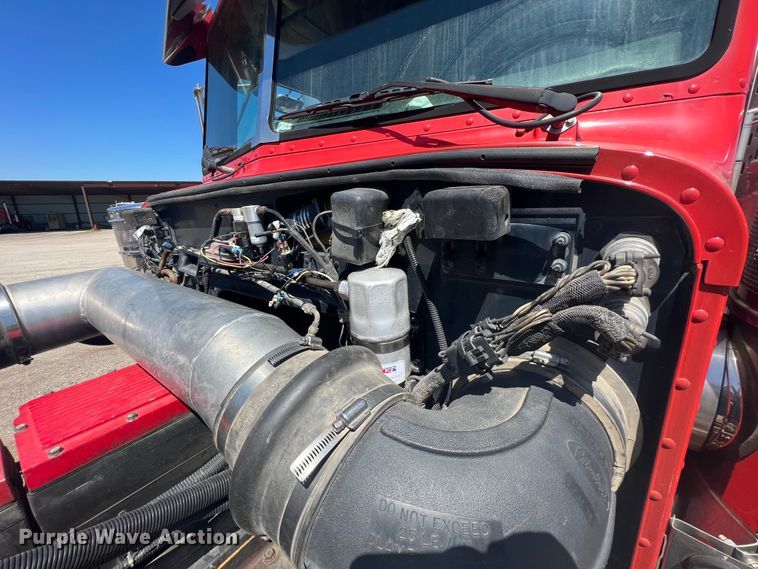 image for item JX9294 1995 Peterbilt 379  semi truck