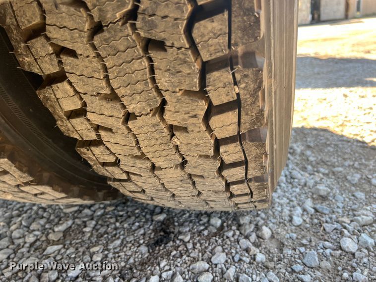 image for item JX9294 1995 Peterbilt 379  semi truck