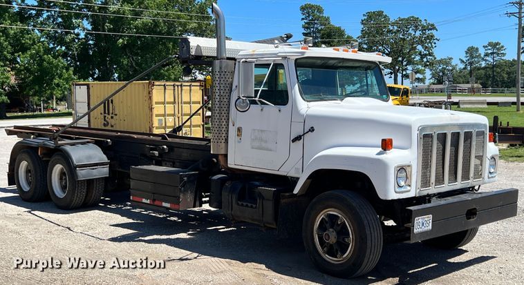 image for item JX9468 1991 International F2574  roll-off container truck