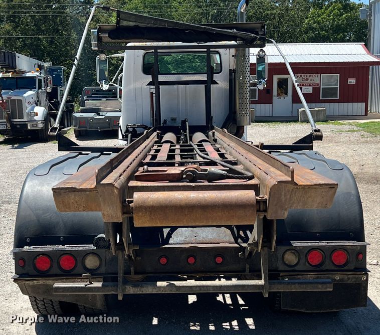 image for item JX9468 1991 International F2574  roll-off container truck