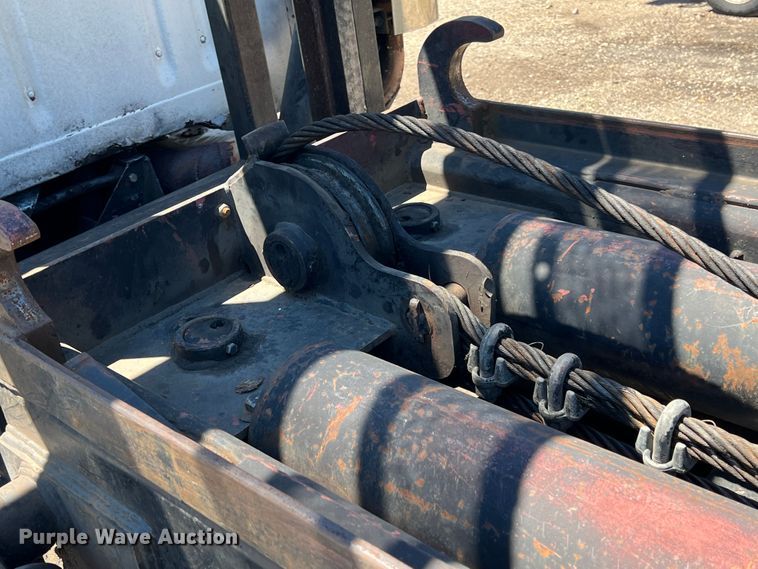 image for item JX9468 1991 International F2574  roll-off container truck