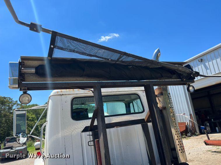 image for item JX9468 1991 International F2574  roll-off container truck