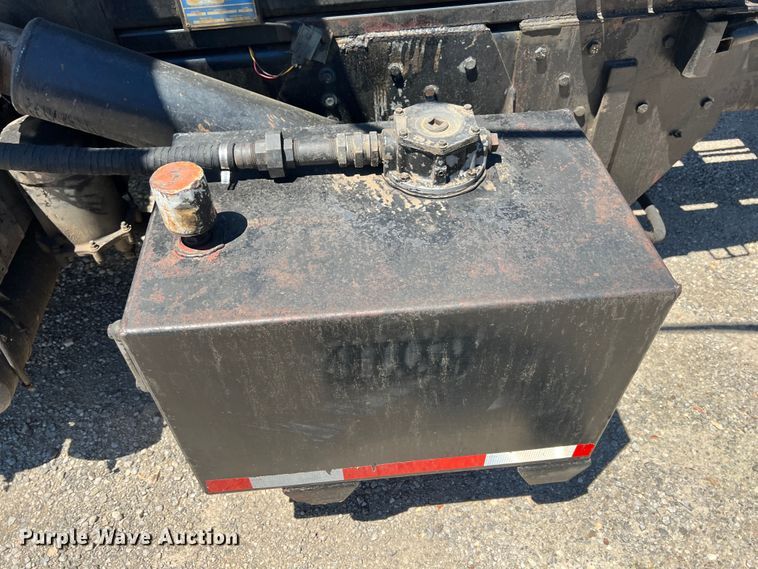 image for item JX9468 1991 International F2574  roll-off container truck