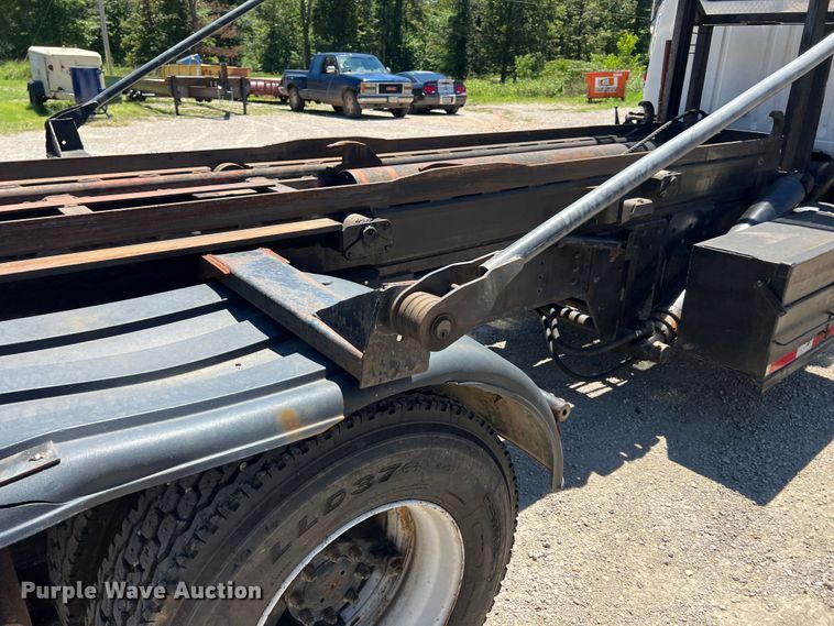 image for item JX9468 1991 International F2574  roll-off container truck