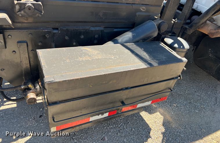 image for item JX9468 1991 International F2574  roll-off container truck