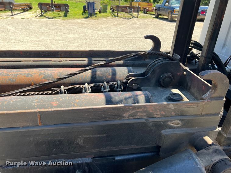 image for item JX9468 1991 International F2574  roll-off container truck