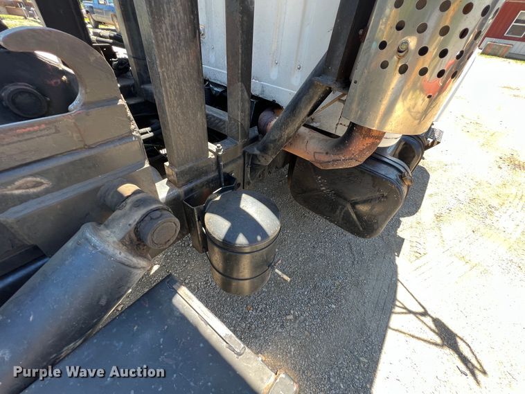 image for item JX9468 1991 International F2574  roll-off container truck