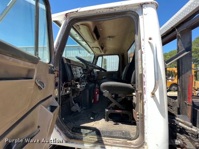 image for item JX9468 1991 International F2574  roll-off container truck