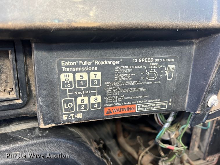 image for item JX9468 1991 International F2574  roll-off container truck