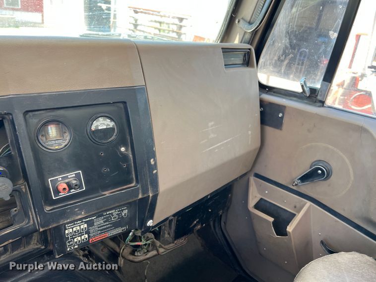 image for item JX9468 1991 International F2574  roll-off container truck