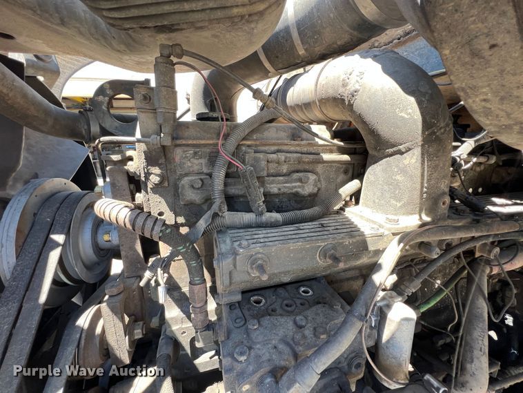 image for item JX9468 1991 International F2574  roll-off container truck