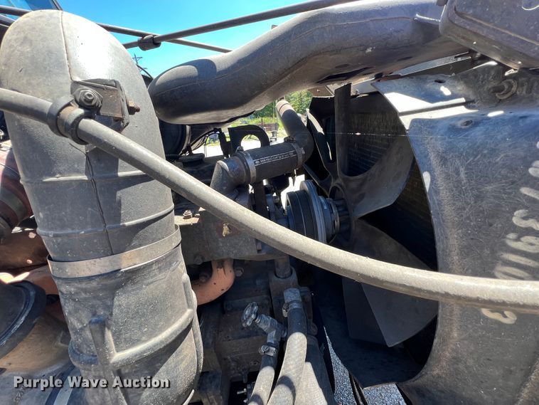 image for item JX9468 1991 International F2574  roll-off container truck