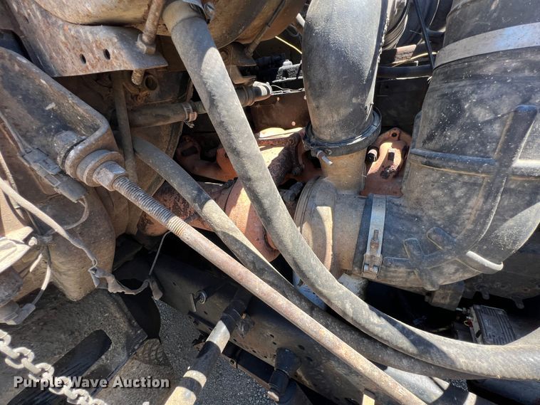 image for item JX9468 1991 International F2574  roll-off container truck