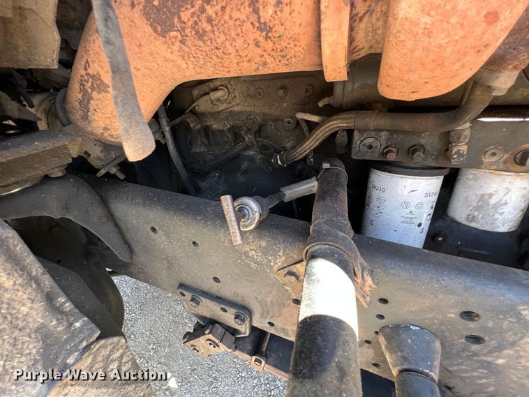 image for item JX9468 1991 International F2574  roll-off container truck