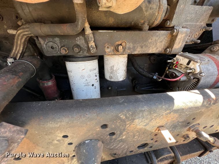 image for item JX9468 1991 International F2574  roll-off container truck