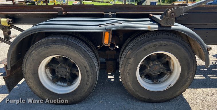 image for item JX9468 1991 International F2574  roll-off container truck