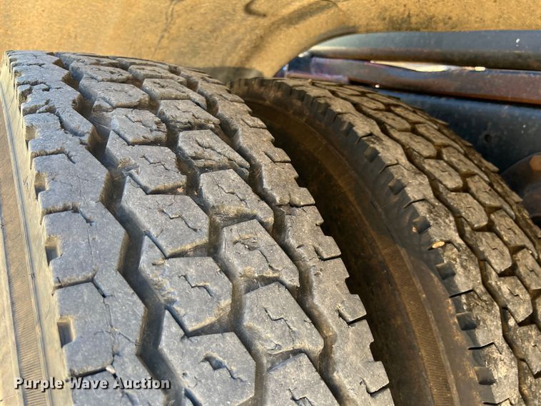 image for item JX9468 1991 International F2574  roll-off container truck