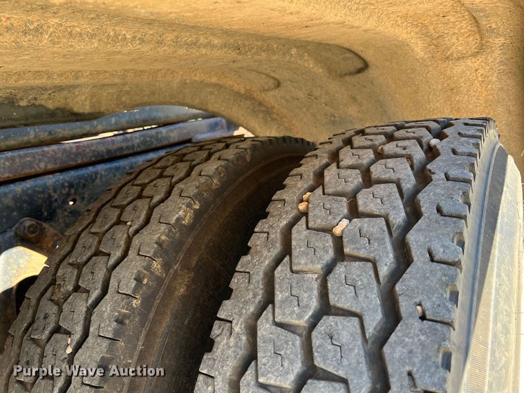 image for item JX9468 1991 International F2574  roll-off container truck