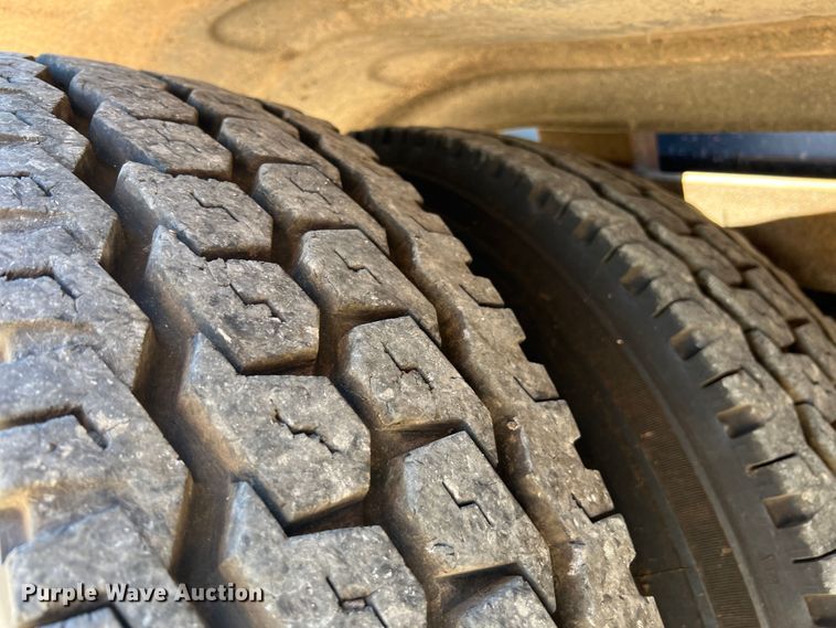 image for item JX9468 1991 International F2574  roll-off container truck