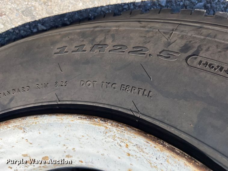 image for item JX9468 1991 International F2574  roll-off container truck