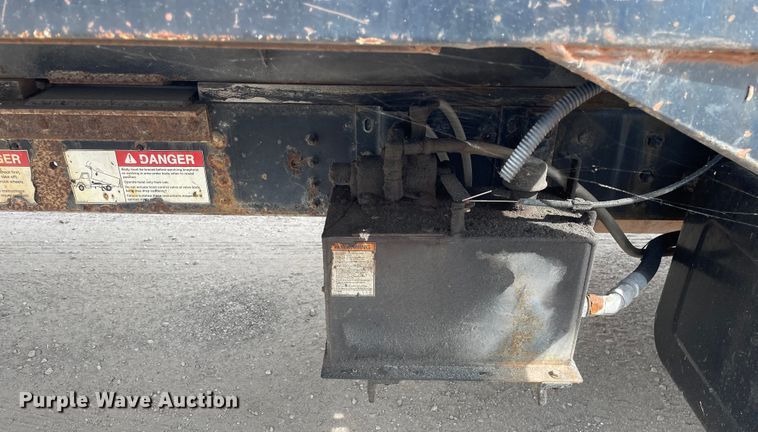 image for item KF9524 1999 Chevrolet C6500  dump flatbed truck