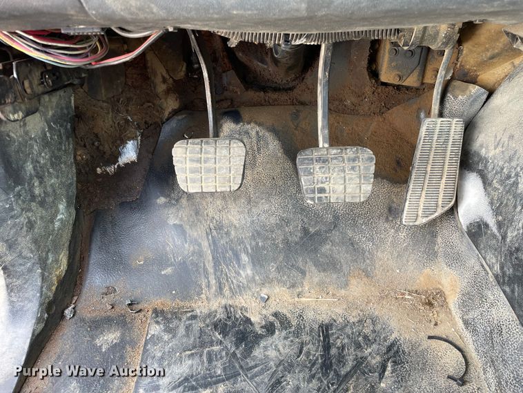 image for item KF9524 1999 Chevrolet C6500  dump flatbed truck