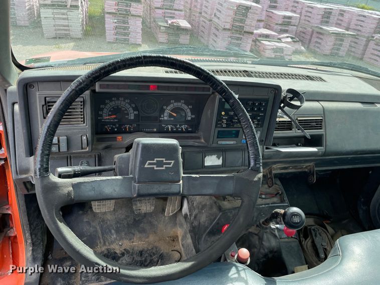 image for item KF9524 1999 Chevrolet C6500  dump flatbed truck