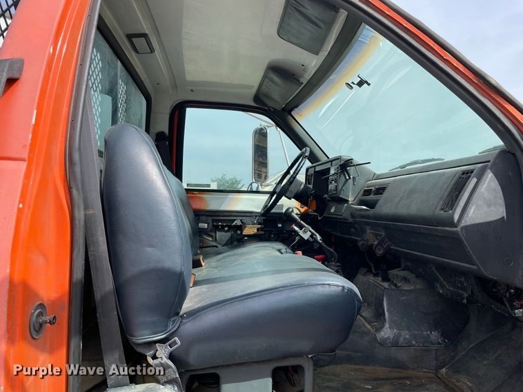 image for item KF9524 1999 Chevrolet C6500  dump flatbed truck