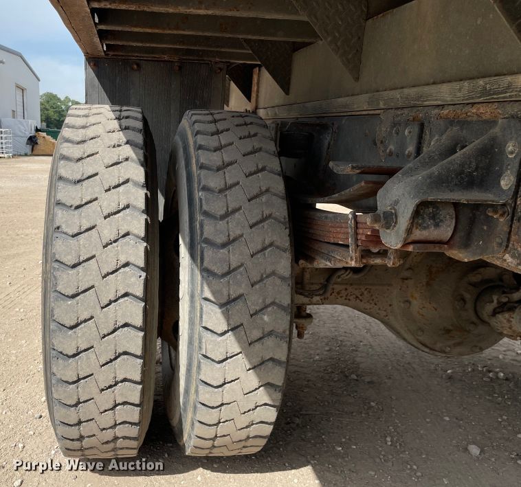 image for item KF9524 1999 Chevrolet C6500  dump flatbed truck