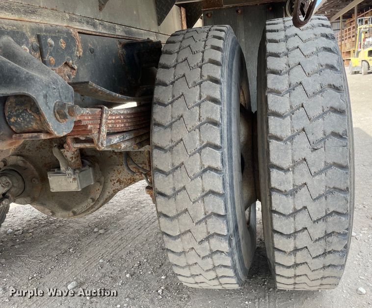 image for item KF9524 1999 Chevrolet C6500  dump flatbed truck