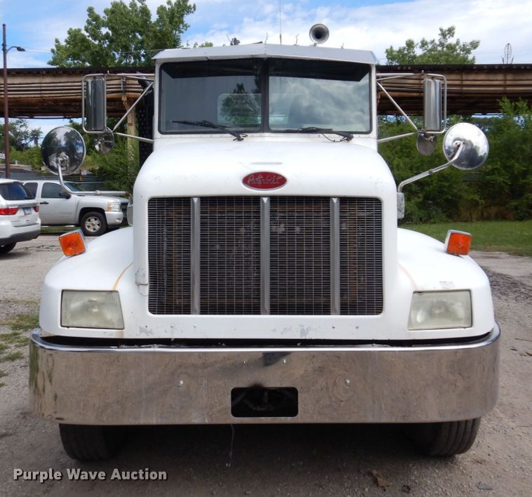 image for item KF9610 1996 Peterbilt 330  truck cab and chassis