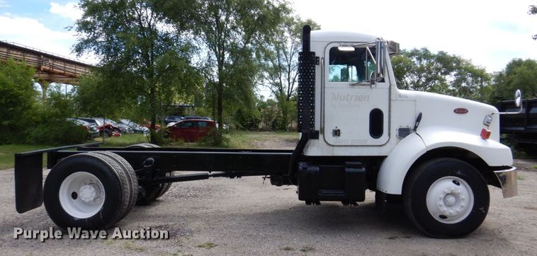 image for item KF9610 1996 Peterbilt 330  truck cab and chassis