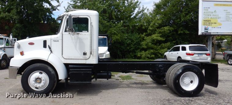 image for item KF9610 1996 Peterbilt 330  truck cab and chassis
