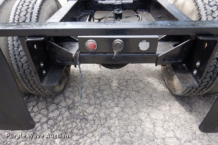 image for item KF9610 1996 Peterbilt 330  truck cab and chassis