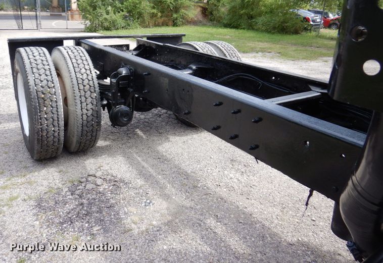 image for item KF9610 1996 Peterbilt 330  truck cab and chassis