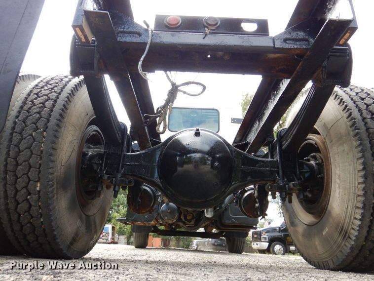 image for item KF9610 1996 Peterbilt 330  truck cab and chassis