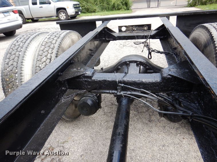 image for item KF9610 1996 Peterbilt 330  truck cab and chassis