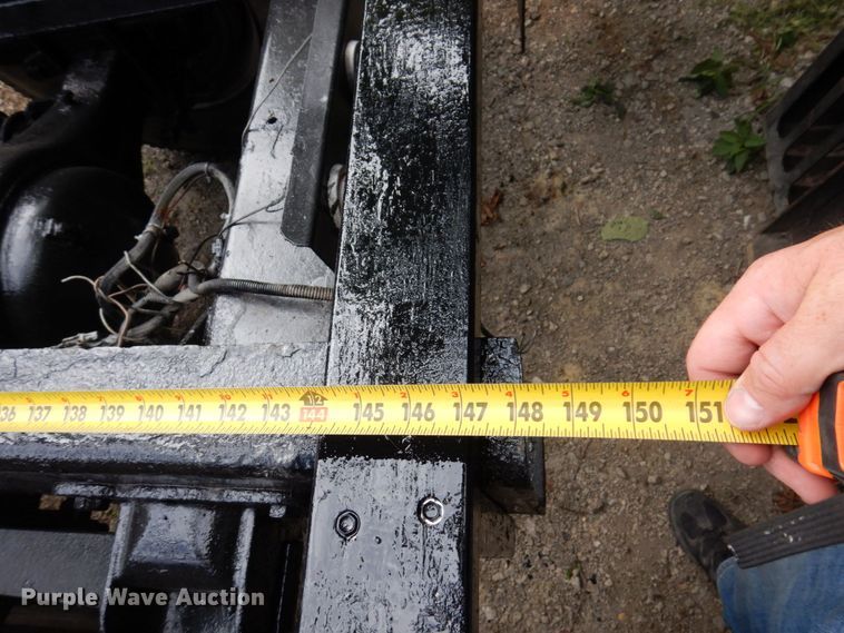 image for item KF9610 1996 Peterbilt 330  truck cab and chassis