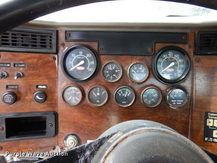 image for item KF9610 1996 Peterbilt 330  truck cab and chassis