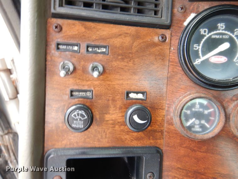 image for item KF9610 1996 Peterbilt 330  truck cab and chassis