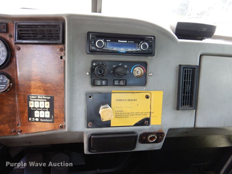 image for item KF9610 1996 Peterbilt 330  truck cab and chassis