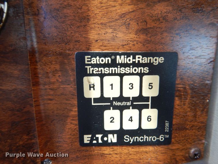 image for item KF9610 1996 Peterbilt 330  truck cab and chassis