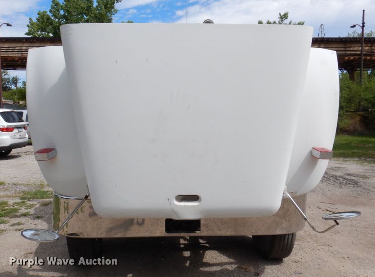 image for item KF9610 1996 Peterbilt 330  truck cab and chassis