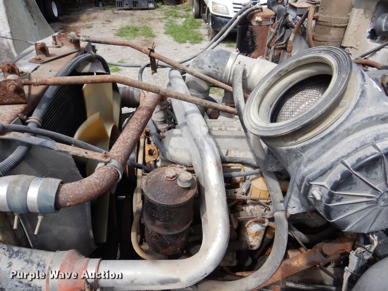 image for item KF9610 1996 Peterbilt 330  truck cab and chassis