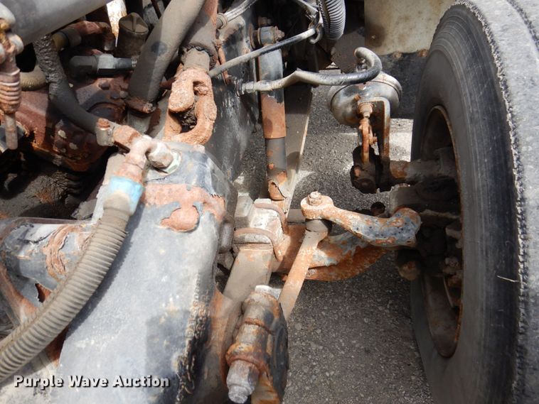 image for item KF9610 1996 Peterbilt 330  truck cab and chassis