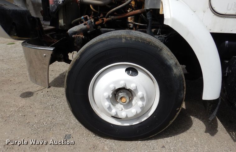 image for item KF9610 1996 Peterbilt 330  truck cab and chassis