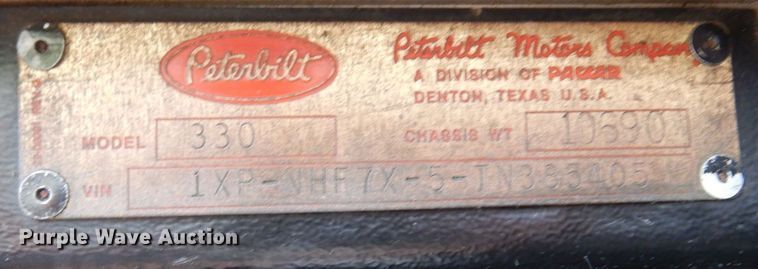 image for item KF9610 1996 Peterbilt 330  truck cab and chassis